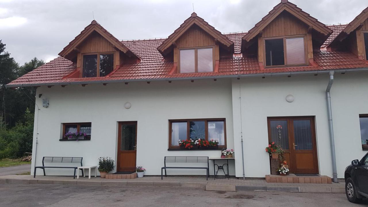 Na Samote U Lesa -Rasovna Apartment Msecke Zehrovice Luaran gambar