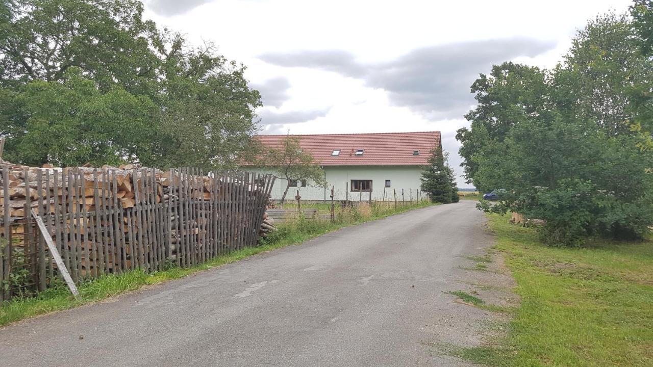 Na Samote U Lesa -Rasovna Apartment Msecke Zehrovice Luaran gambar