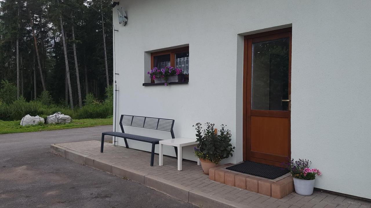 Na Samote U Lesa -Rasovna Apartment Msecke Zehrovice Luaran gambar
